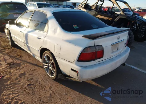 1996 Honda Accord Ex/Ex-R z USA, uszkodzony, nr VIN 1HGCE6674TA009645